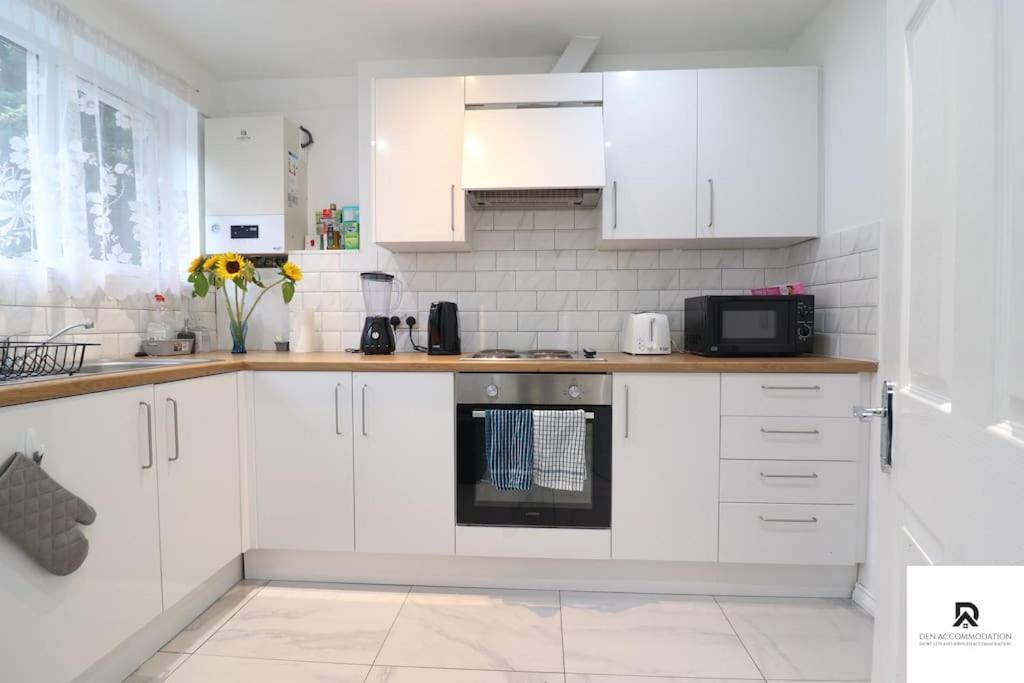 Den Accommodation & Short Lets Greenwich London - 3 Bed House Zewnętrze zdjęcie